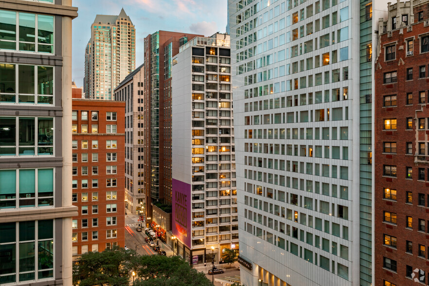 21 E Chestnut St, Chicago, IL for sale - Primary Photo - Image 1 of 1