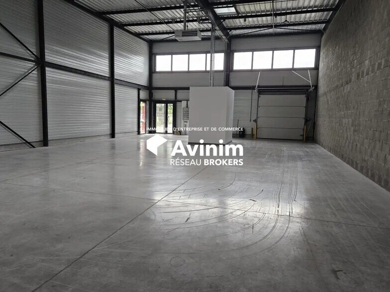 Flex in Dijon for lease - Interior Photo - Image 1 of 5