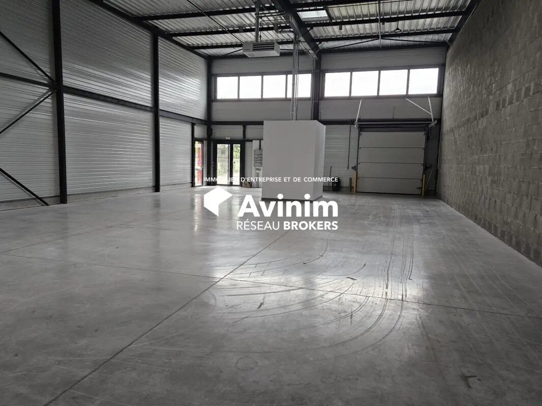 Flex in Dijon for lease Interior Photo- Image 1 of 6