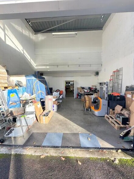 Flex in Taverny for lease - Interior Photo - Image 3 of 8