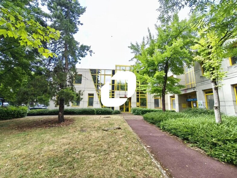 Office in Créteil for lease - Building Photo - Image 1 of 5