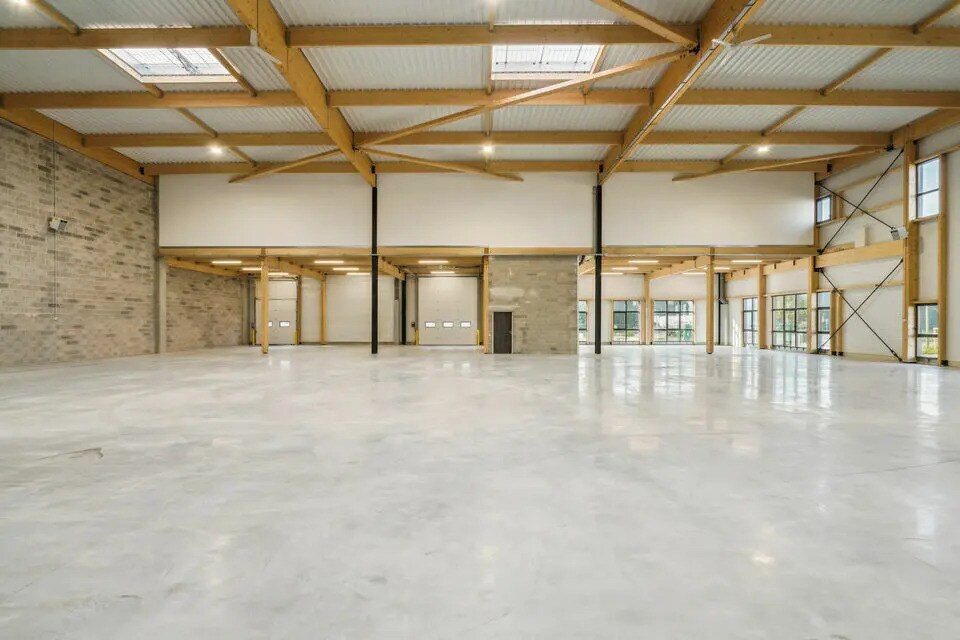 Industrial in Avignon for lease Interior Photo- Image 1 of 11
