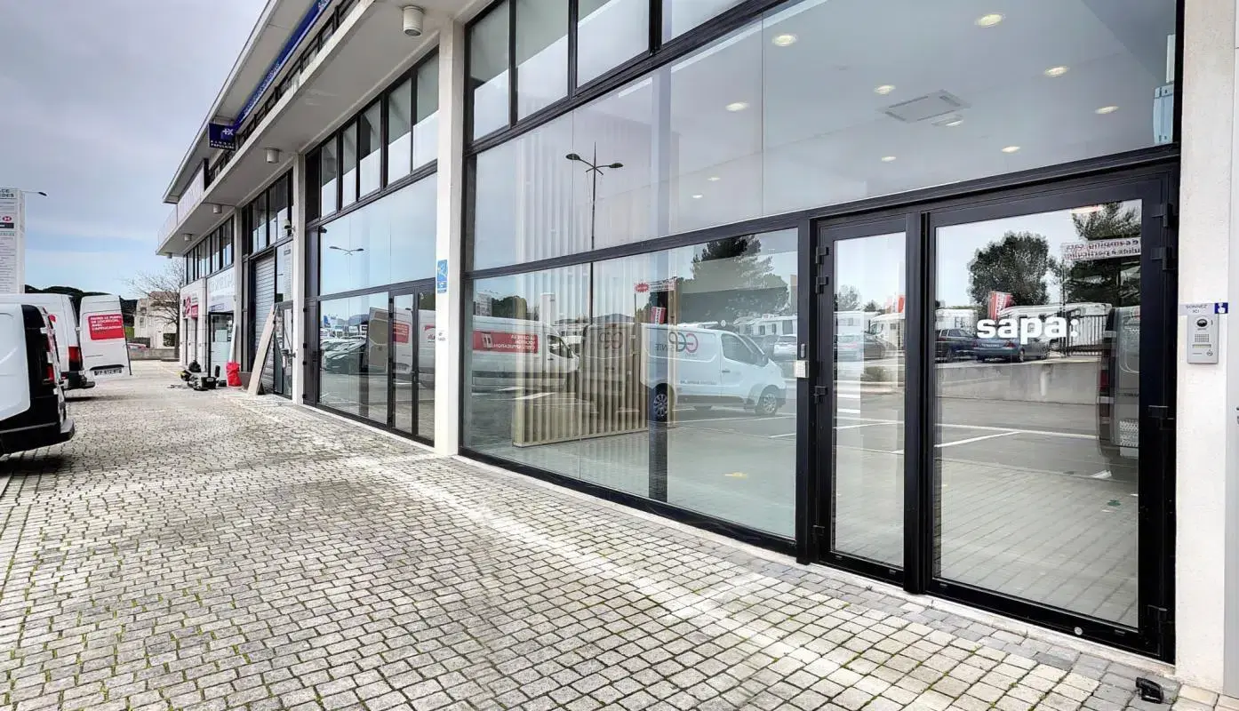 Retail in Puget-sur-Argens for lease Building Photo- Image 1 of 10