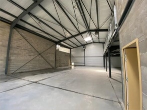 22 Rue Marius Grosso, Vaulx-en-Velin for lease Interior Photo- Image 1 of 15