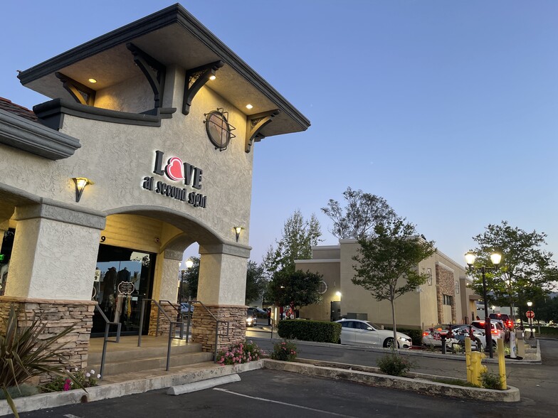 3637-3755 E Thousand Oaks Blvd, Thousand Oaks, CA for lease - Building Photo - Image 2 of 34