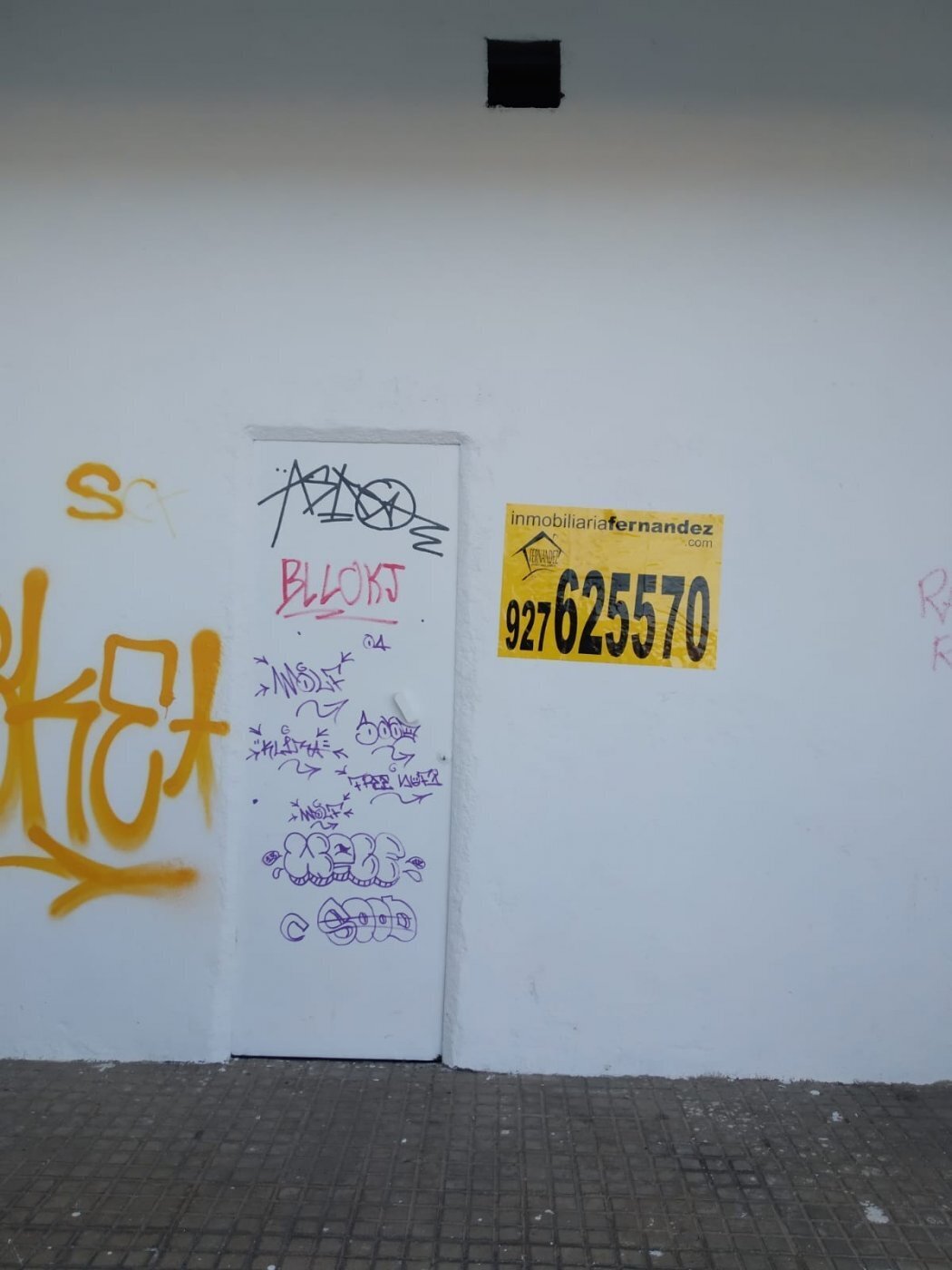 Retail in Cáceres for lease Building Photo- Image 1 of 2