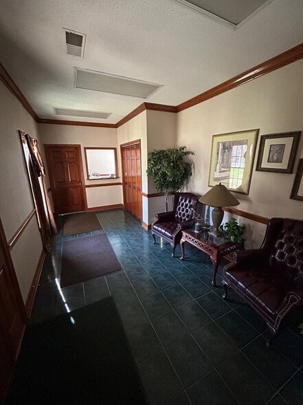 1831 Williams Hwy, Williamstown, WV for sale - Interior Photo - Image 2 of 8