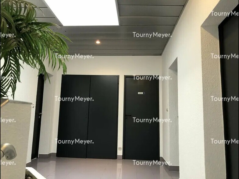 Office in Lons for lease - Interior Photo - Image 3 of 3