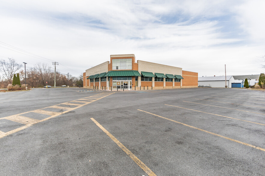 301 Genesee St, Auburn, NY for lease - Building Photo - Image 2 of 10