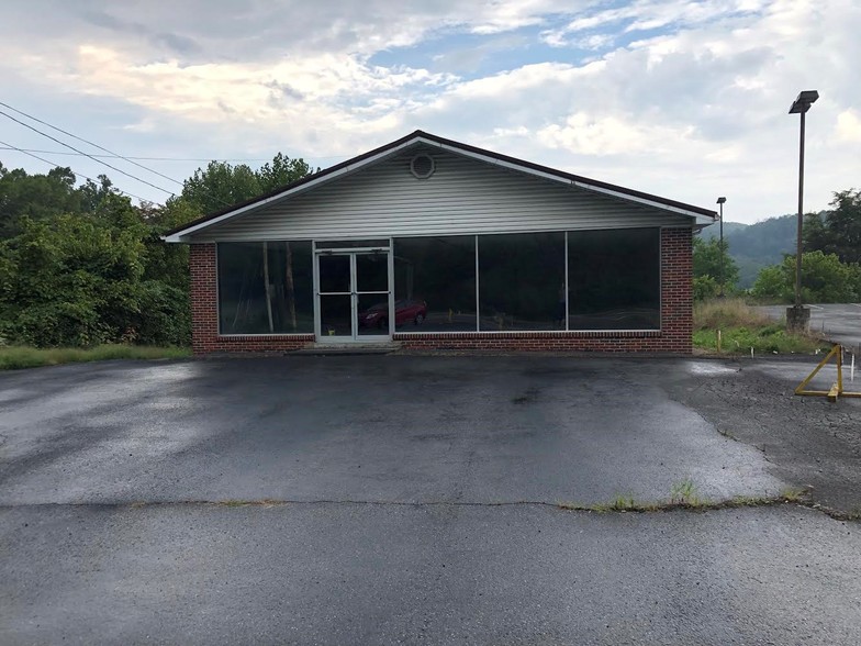 5894 Governor G.C. Peery Hwy, Richlands, VA for sale - Building Photo - Image 1 of 1