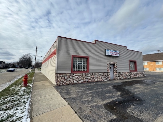 3001 Rochester Rd, Royal Oak, MI for lease - Building Photo - Image 1 of 12