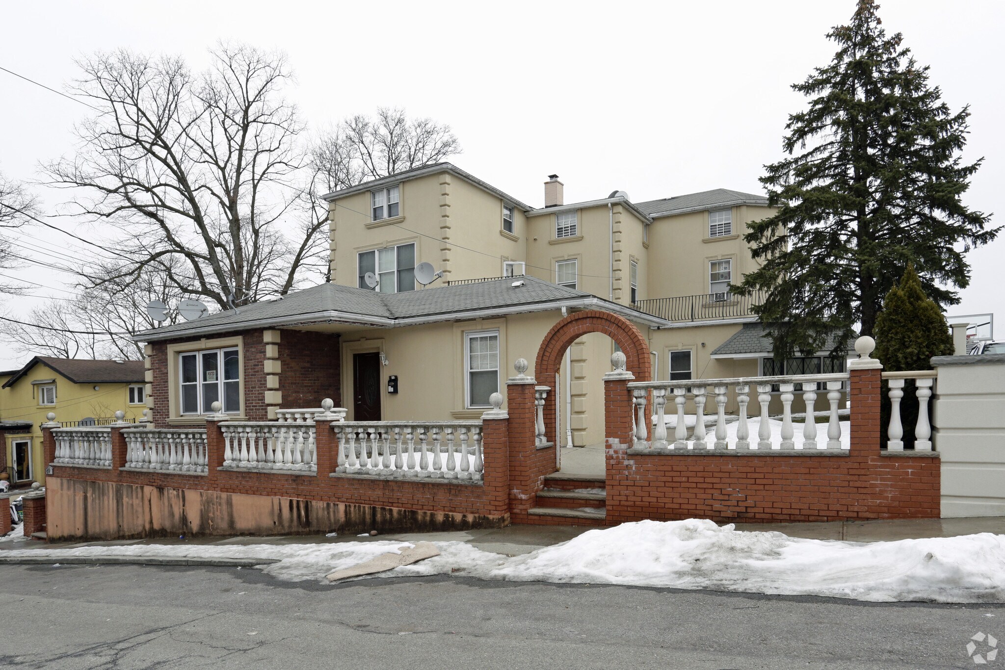 69 Starbuck St, Staten Island, NY for sale Primary Photo- Image 1 of 53