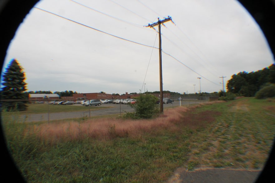 155 Raffia Rd, Enfield, CT 06082