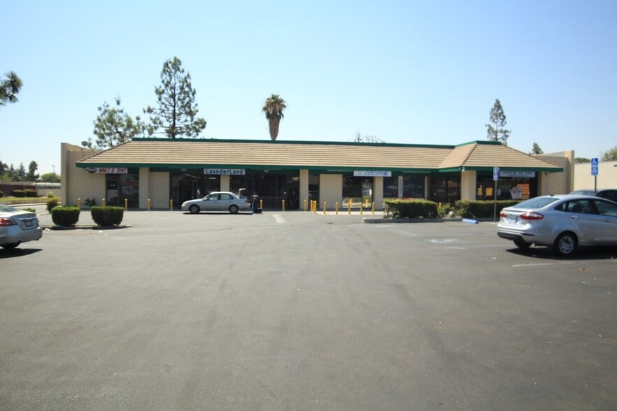 4601-4619 Wilson Rd, Bakersfield, CA for lease - Building Photo - Image 2 of 8
