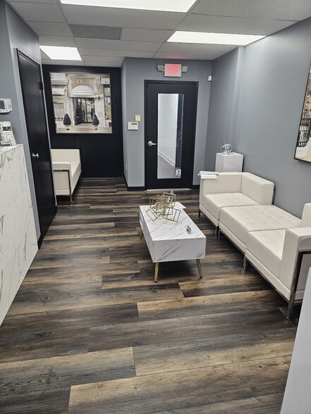 200 Craig Rd, Manalapan Township, NJ for lease - Interior Photo - Image 2 of 11