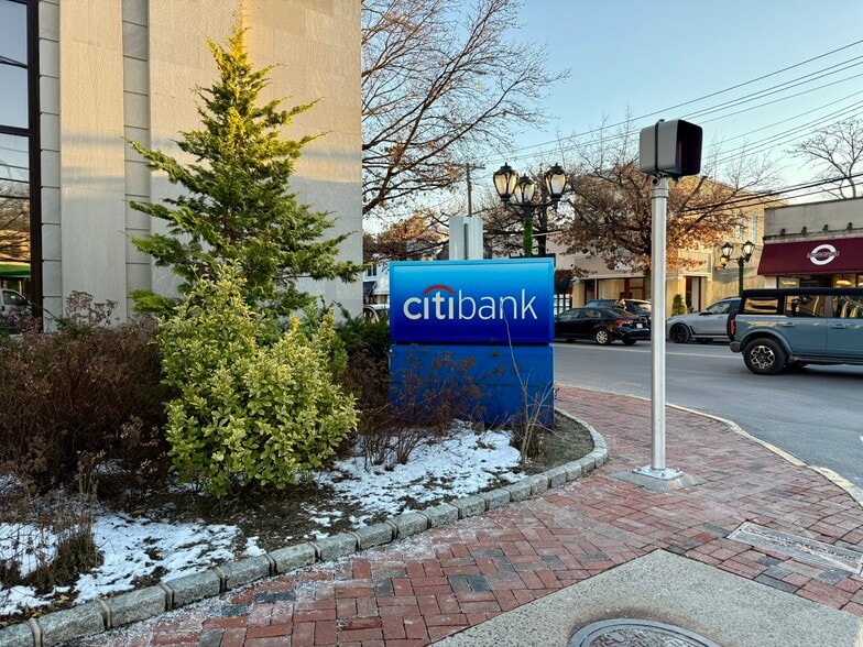 4 Grace Ave, Great Neck, NY for lease - Building Photo - Image 2 of 17