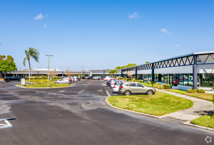 11701 S Belcher Rd, Largo, FL for lease - Building Photo - Image 1 of 5