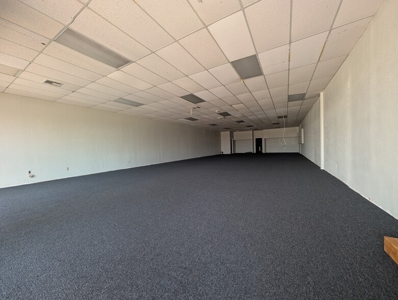 207 SW C Ave, Lawton, OK for lease - Building Photo - Image 2 of 4