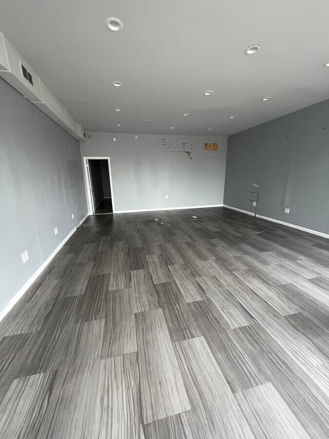 18451849 Straight Path, Lindenhurst, NY 11757 1831 Straight Path