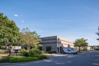 910 Cromwell Park Dr, Glen Burnie, MD for lease Building Photo- Image 2 of 2