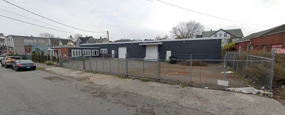 1318 Kossuth St, Bridgeport, CT for sale - Building Photo - Image 1 of 23