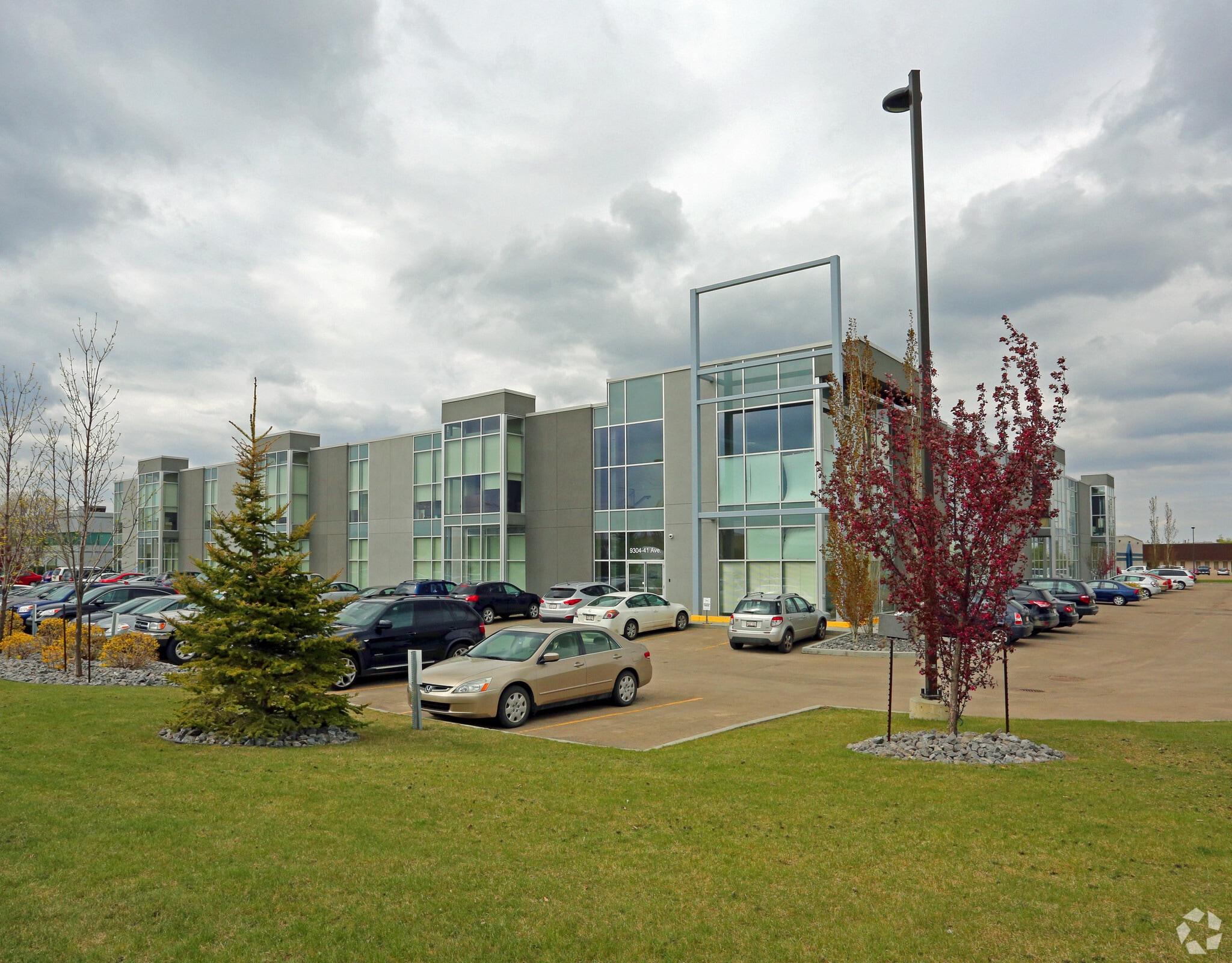 9304 41st Ave NW, Edmonton, AB for sale Primary Photo- Image 1 of 1