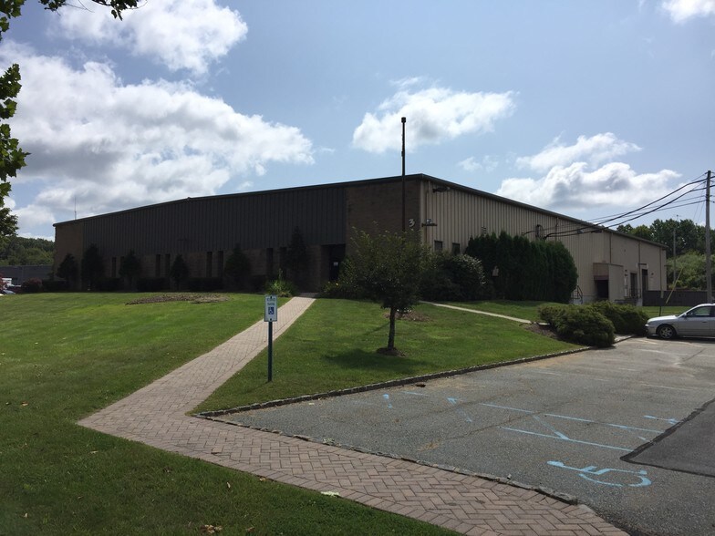 3 Gold Mine Rd, Flanders, NJ 07836