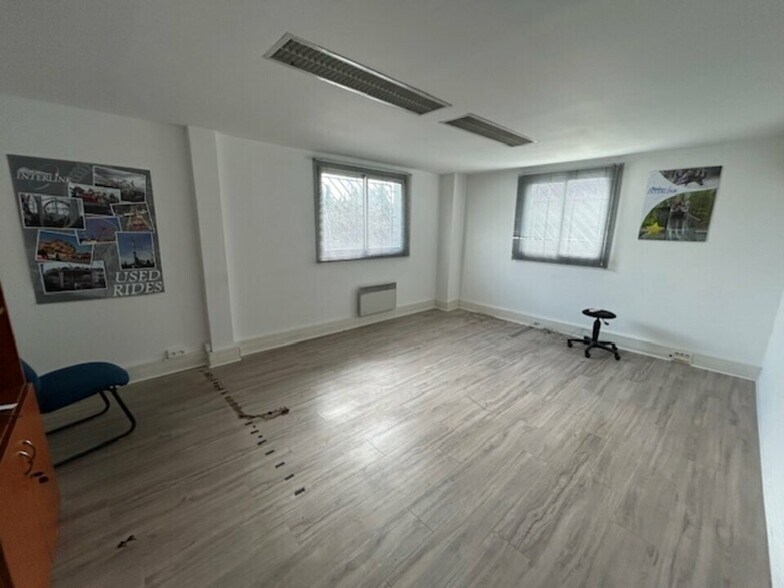 Flex in CHÂTEAU-RENARD for sale - Interior Photo - Image 3 of 7