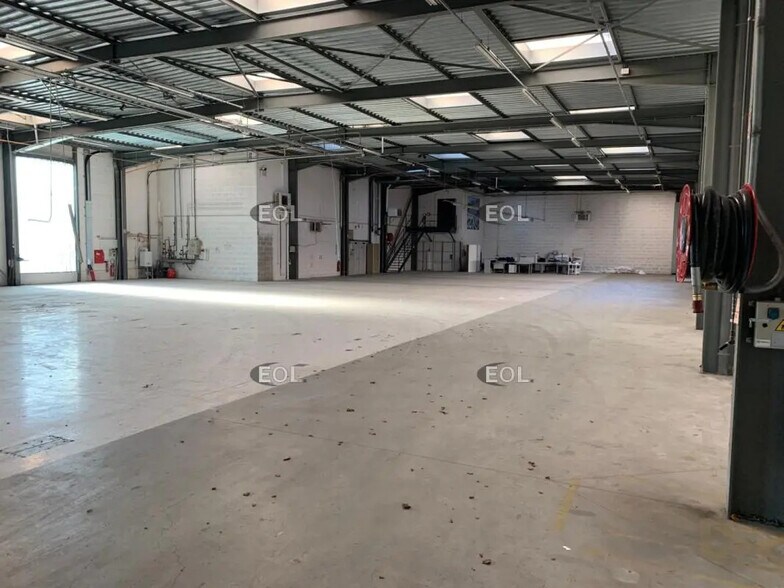Industrial in Chaponnay for lease - Interior Photo - Image 3 of 14