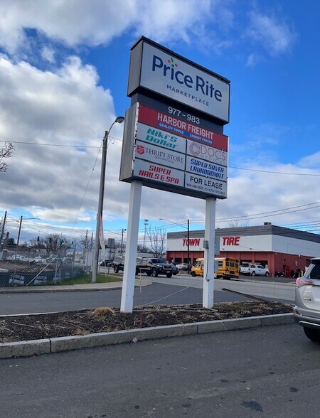 983 New Britain Ave, West Hartford, CT for lease - Building Photo - Image 2 of 6