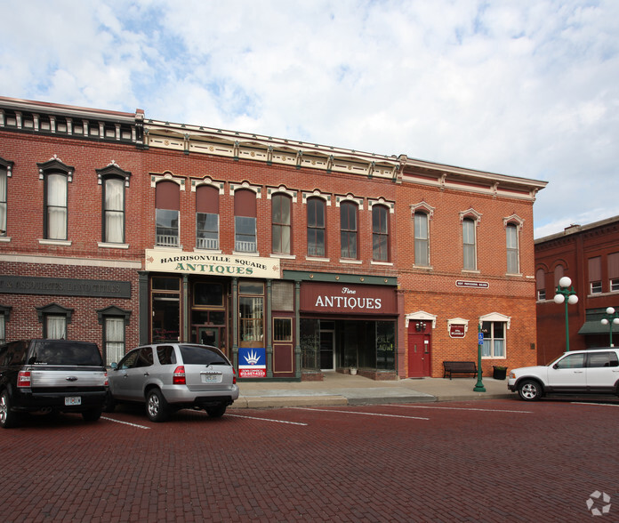 102-104 S Independence St, Harrisonville, MO for sale - Building Photo - Image 2 of 5