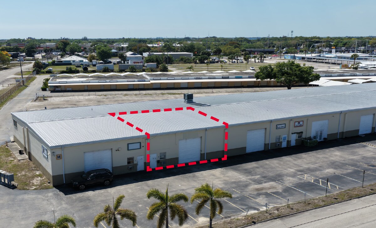 2201 SE Indian St, Stuart, FL for lease Interior Photo- Image 1 of 2