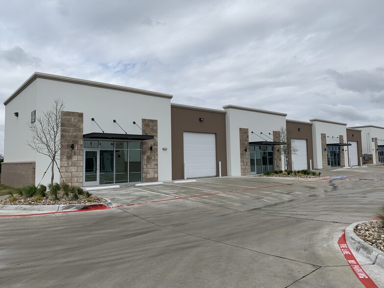 719 W Harris Rd, Arlington, TX for lease - Building Photo - Image 3 of 5