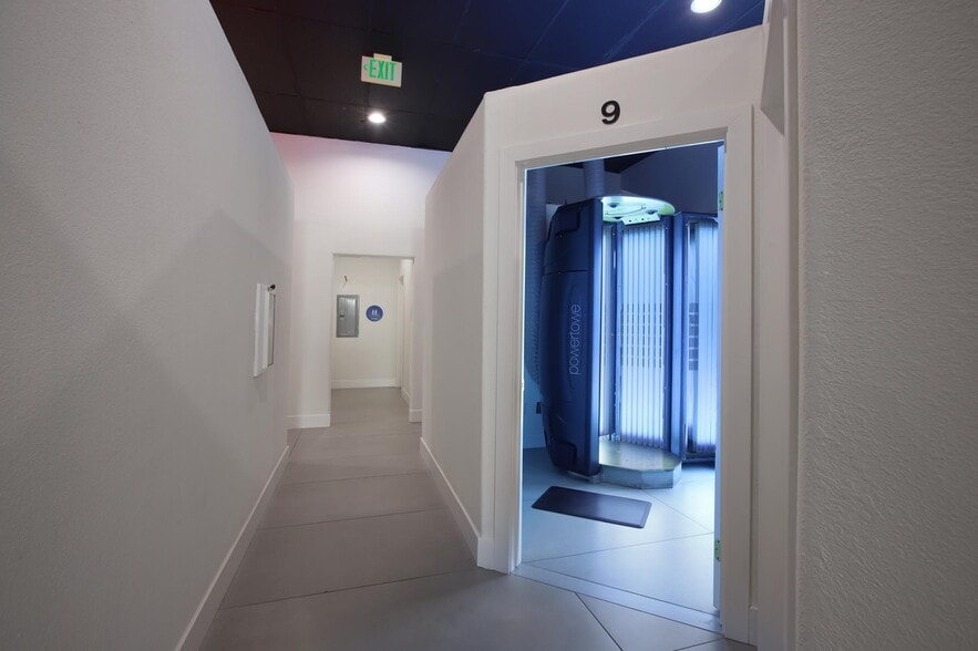 2240 Honolulu Ave, Montrose, CA for lease - Interior Photo - Image 2 of 16