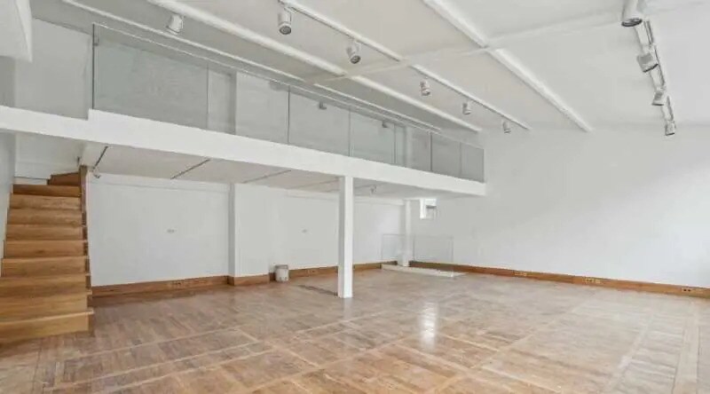 Office in Paris for lease - Interior Photo - Image 2 of 9