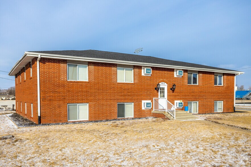 1215 18th St, Perry, IA for sale - Primary Photo - Image 1 of 1