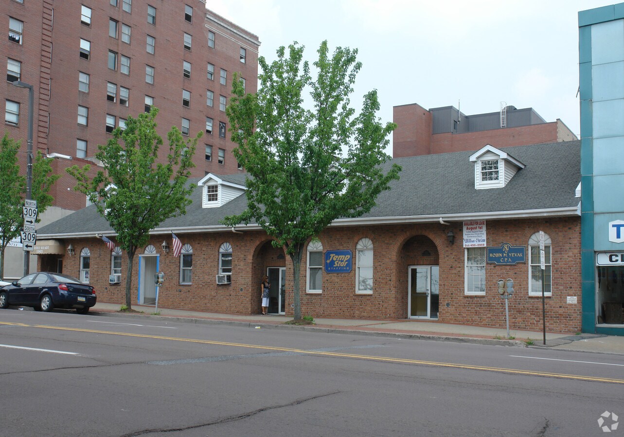 121 W Broad St, Hazleton, PA 18201 Property Record