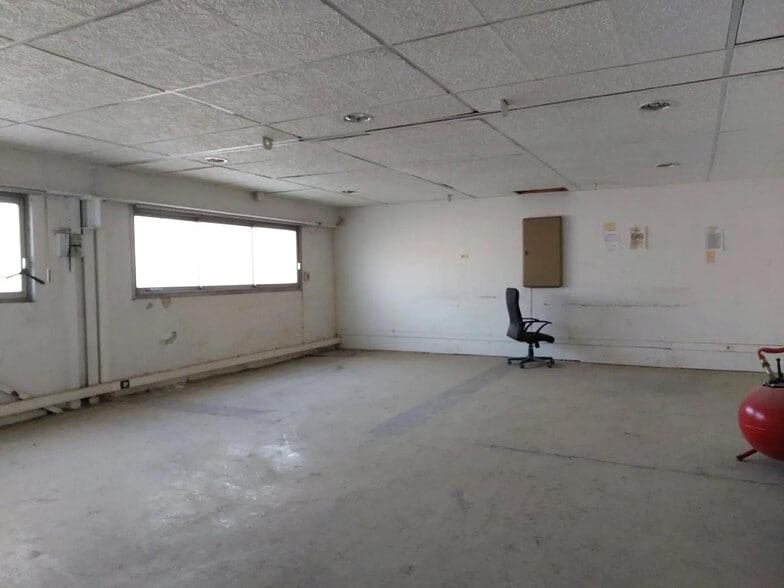 Avenue Robert Brun Et Robert Brun Prolonge, La Seyne-sur-Mer for lease - Building Photo - Image 3 of 6