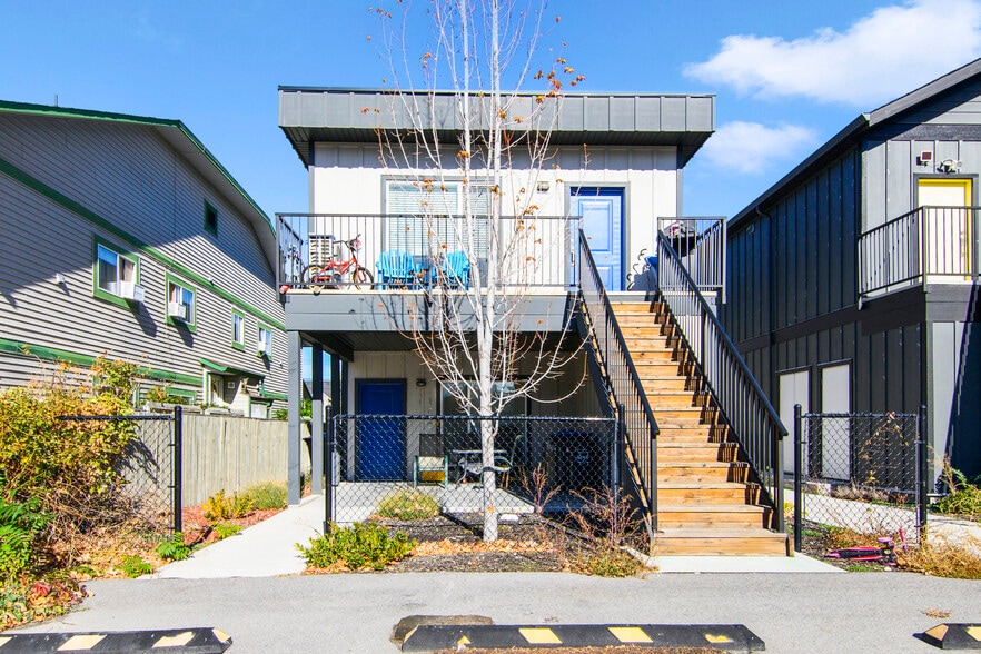 124 Calgary Av, Penticton, BC for sale - Building Photo - Image 2 of 24