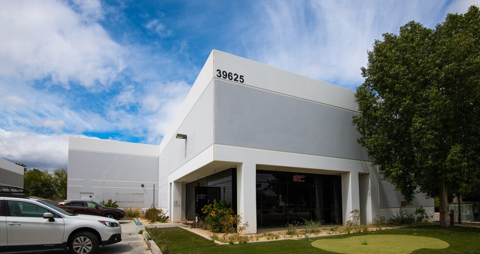 39625 Entrepreneur Ln, Palm Desert, CA for lease - Building Photo - Image 1 of 4