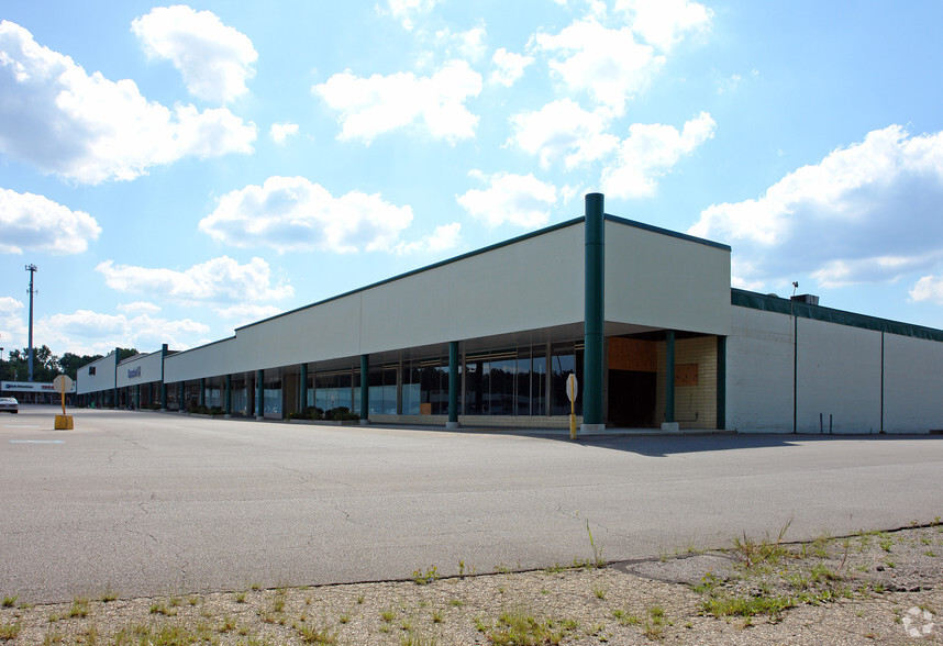 1492-1540 Canton Rd, Akron, OH for lease - Building Photo - Image 2 of 8