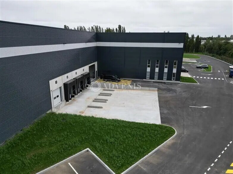 Industrial in Seclin for lease - Building Photo - Image 2 of 9