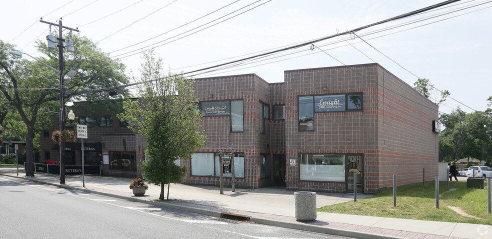 100 S Main St, Sayville, NY for lease - Building Photo - Image 1 of 13