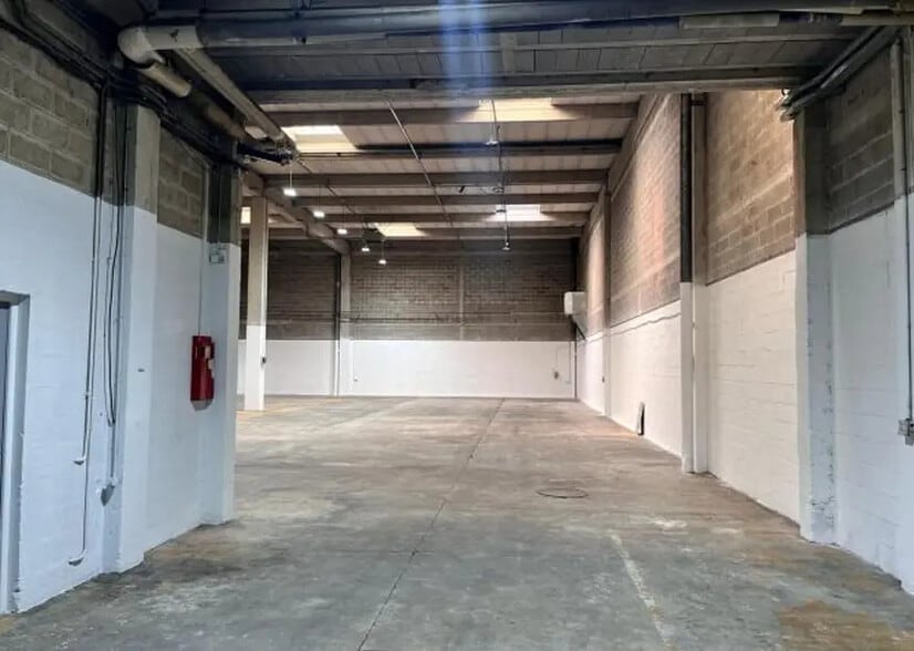 Flex in Sarcelles for lease - Interior Photo - Image 2 of 5