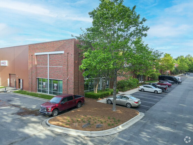 6965 Northpark Blvd, Charlotte, NC for lease - Primary Photo - Image 1 of 4