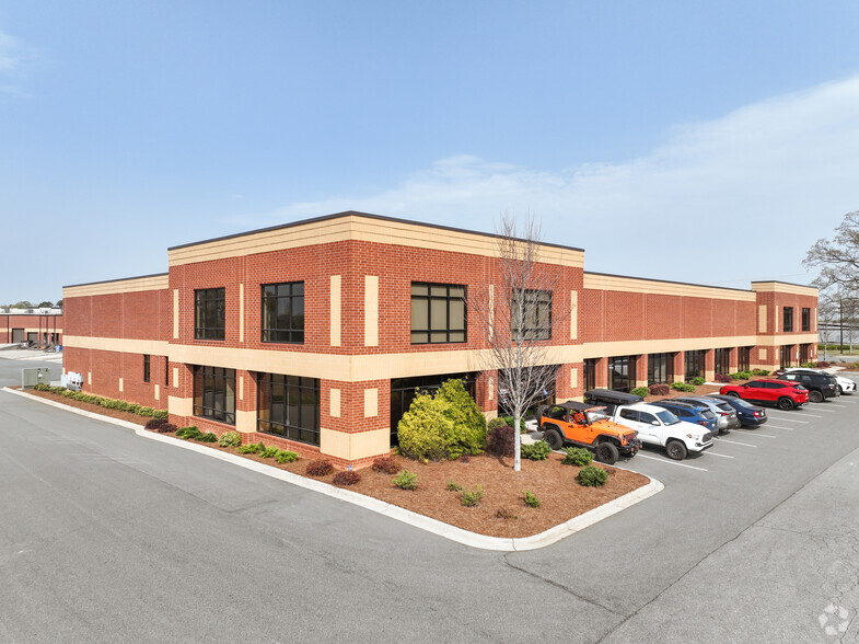 115 Corporate Center Dr, Mooresville, NC for lease - Building Photo - Image 1 of 4