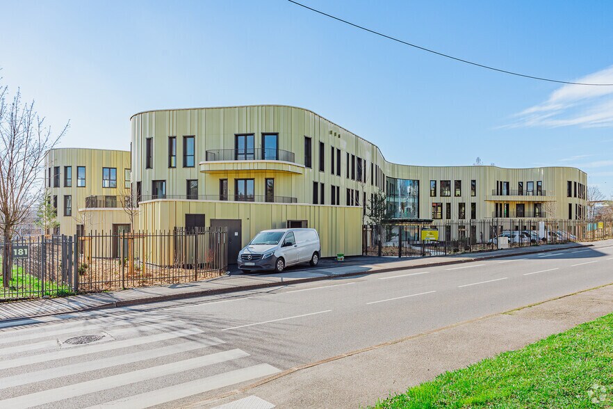 Office in Limonest for lease - Primary Photo - Image 1 of 3