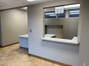 1800 S Summit Ave, Sioux Falls, SD for sale Interior Photo- Image 1 of 7