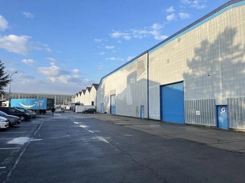 Flex in Corbeil-Essonnes for lease - Building Photo - Image 2 of 9