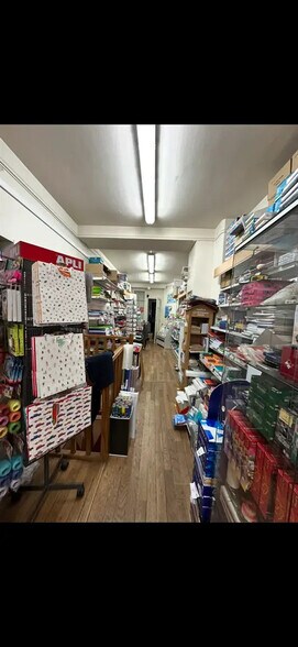 Retail in Paris for lease - Interior Photo - Image 3 of 8